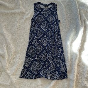 Fortune + Ivy navy printed paisley sleeveless loose stretch dress small